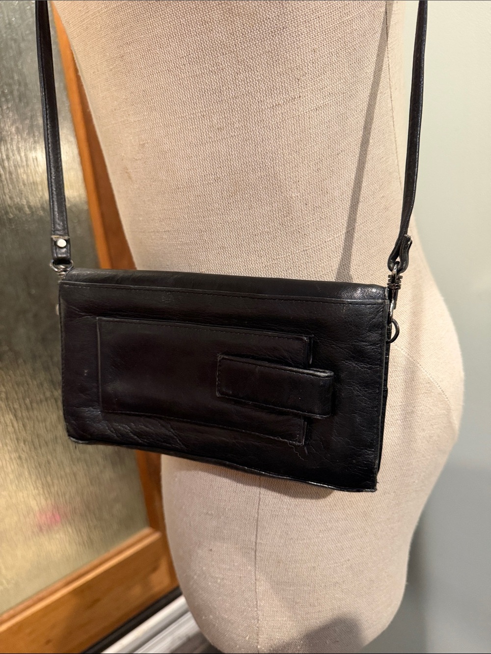 Perlina Black Leather Crossbody Bag with Metal Logo Plaque - Picture 4 of 15